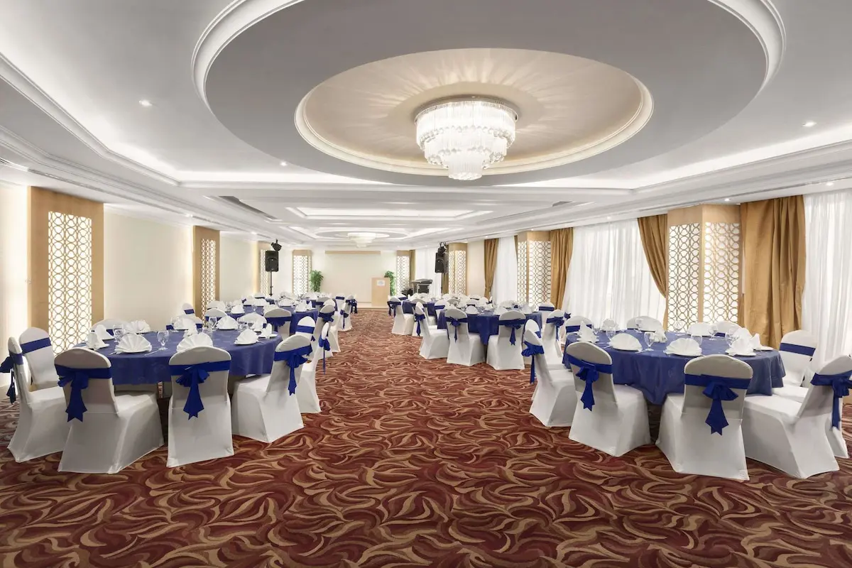 رستوران هتل هاوارد جانسون بای ویندهام بر دبی